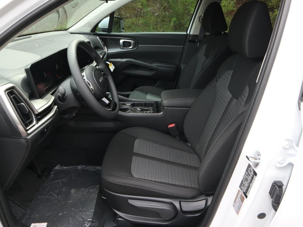 New 2025 Glacial White Pearl Kia LX image 5