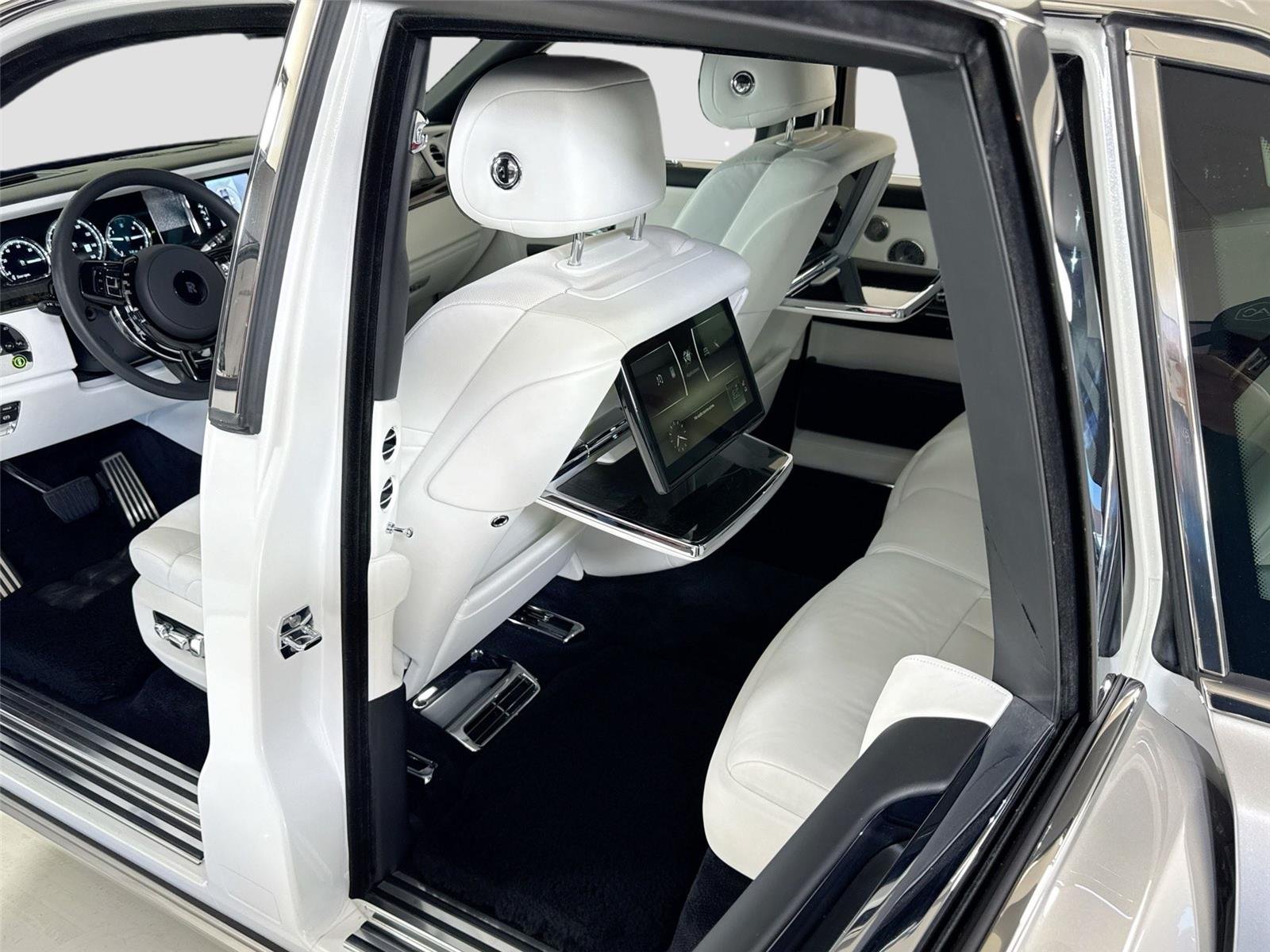 Used 2023  Rolls-Royce  image 27