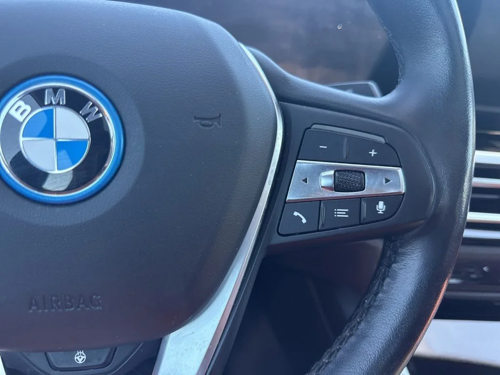 Used 2023 White BMW eDrive35 image 17