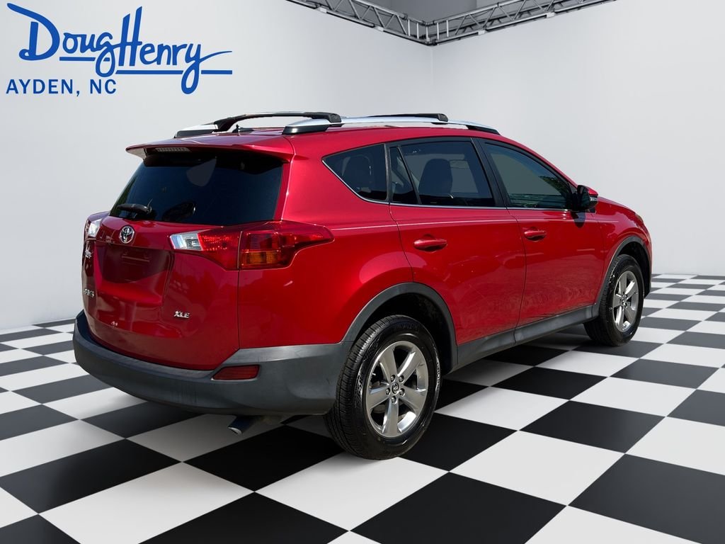 Used 2015 Red Toyota XLE image 5