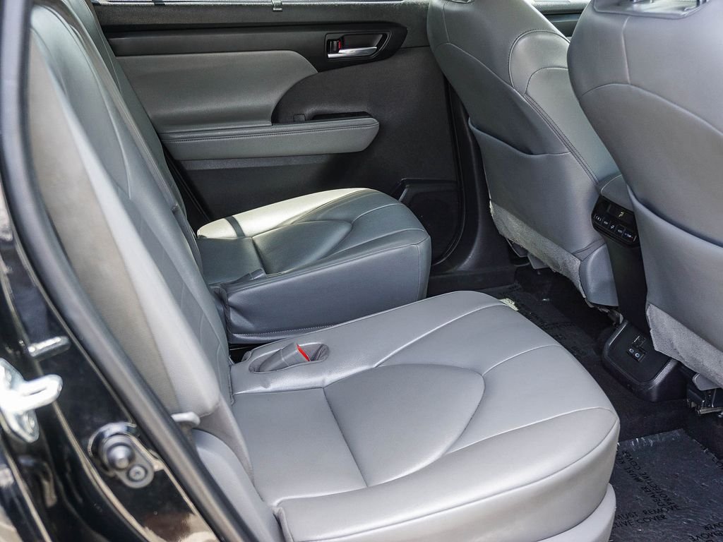 Used 2022 Black Toyota XLE image 13