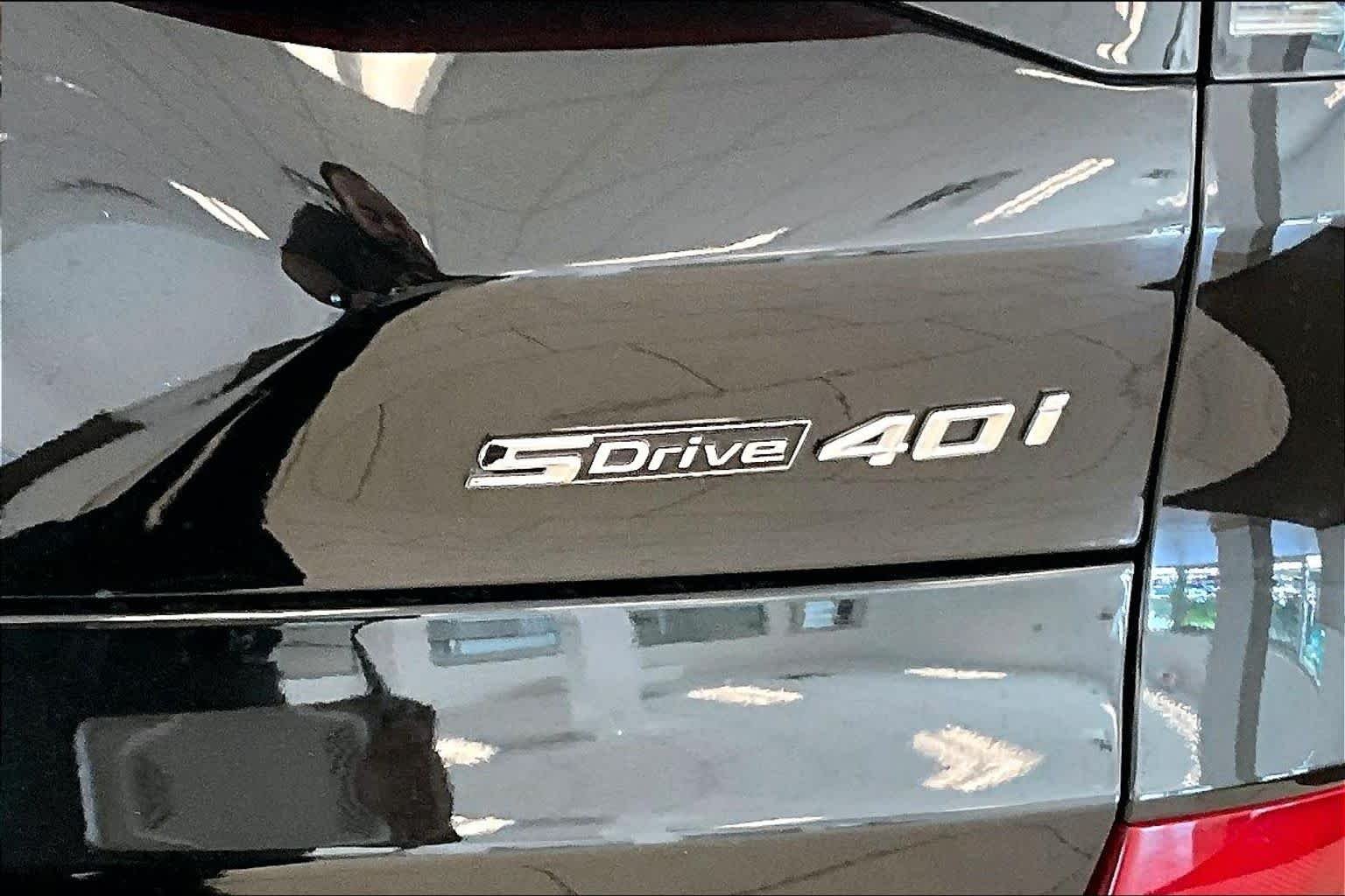Used 2024 Black Sapphire Metallic BMW sDrive40i image 9