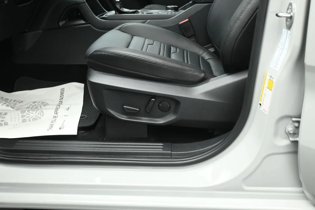 New 2026 Avalanche Ford Lariat image 8