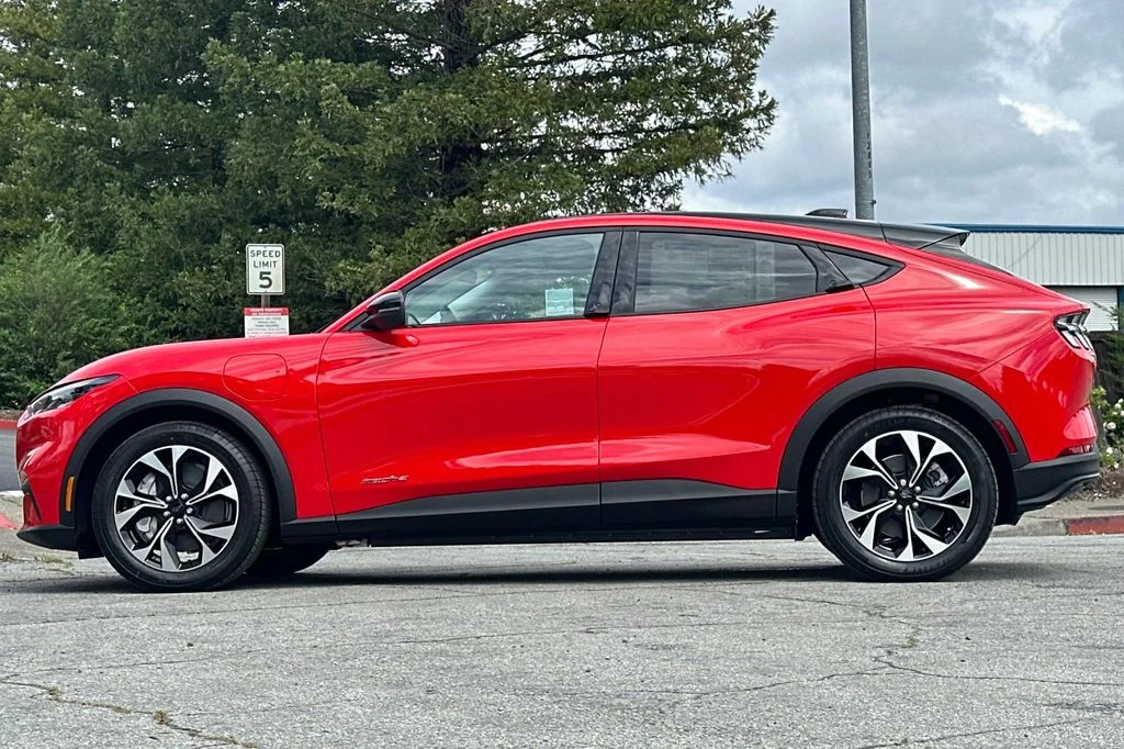 New 2026 Race Red Ford Select image 6