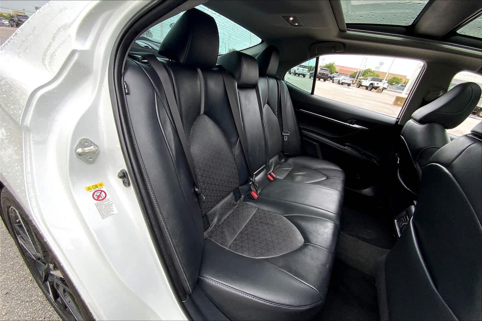 Used 2018 Wind Chill Pearl Toyota XSE V6 image 18