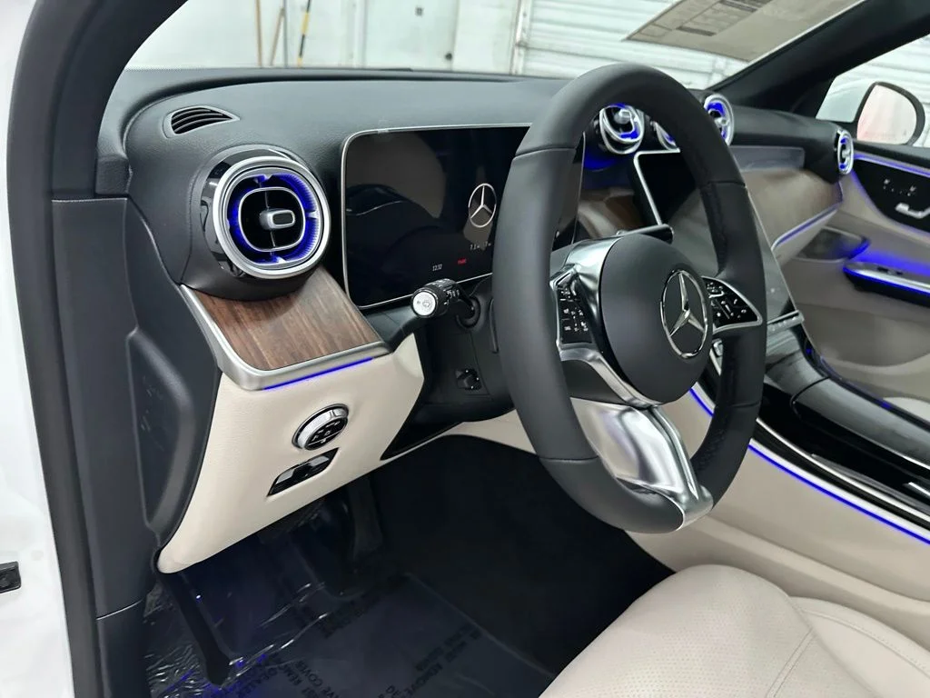 New 2027 White Mercedes-Benz GLC 300 image 13