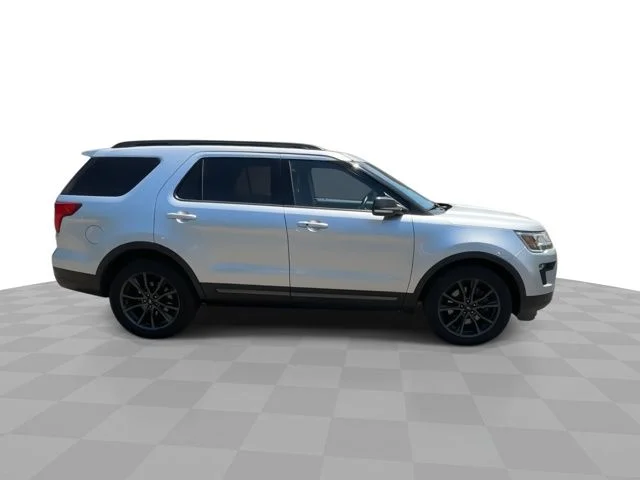 Used 2018 Silver Ford XLT image 9