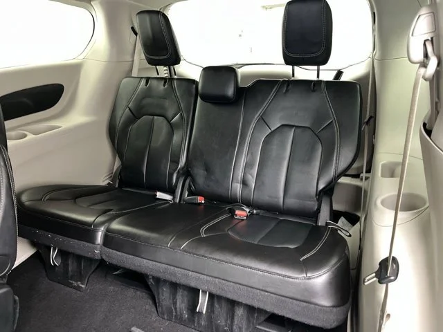 Used 2024 Silver Mist Clearcoat Chrysler Touring L image 12