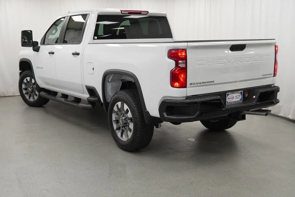 New 2026 Summit White Chevrolet Custom image 5