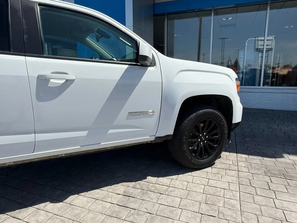 Used 2022 SUMMIT WHITE GMC 4WD Elevation image 12