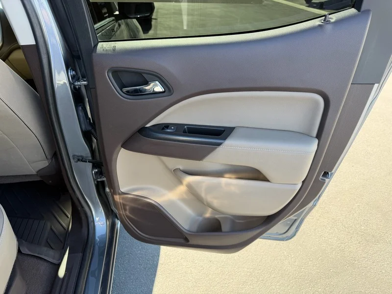 Used 2020 SATIN STEEL METALLIC GMC 2WD SLE image 21