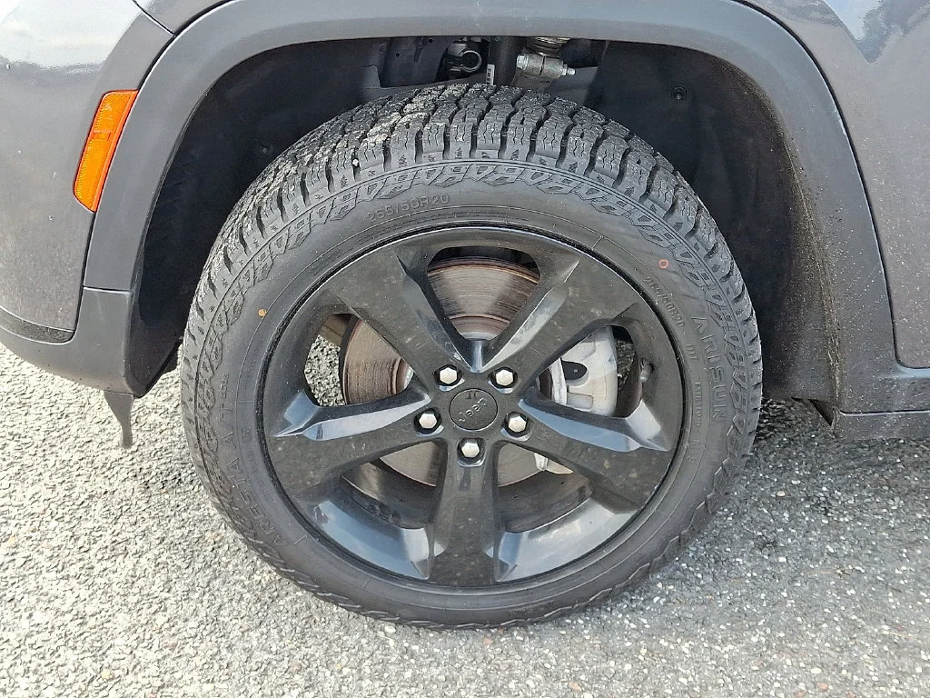 Used 2023 Gray Jeep Altitude 4x4 image 29