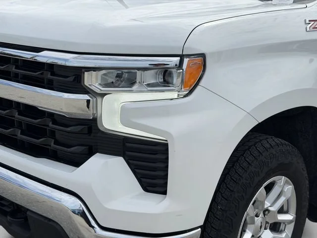 Used 2022 SUMMIT WHITE Chevrolet LT image 11