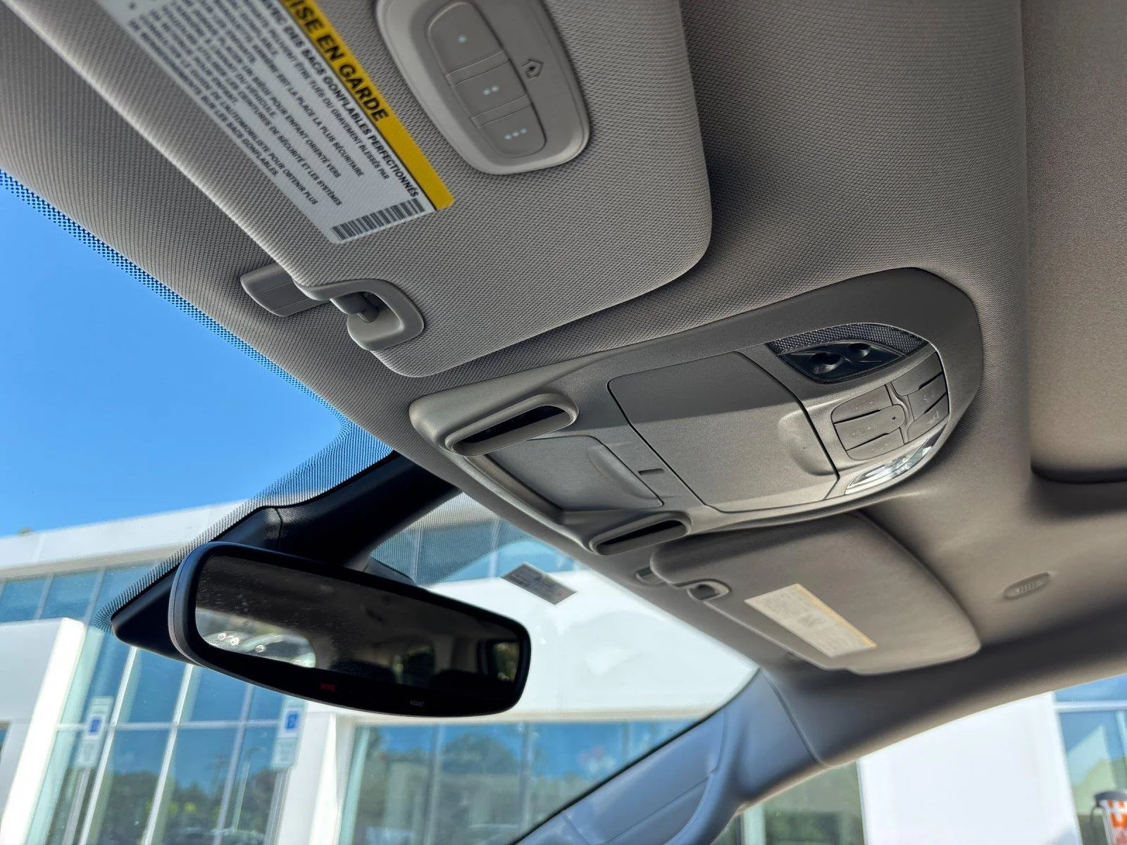 Used 2023  Chrysler Limited image 29