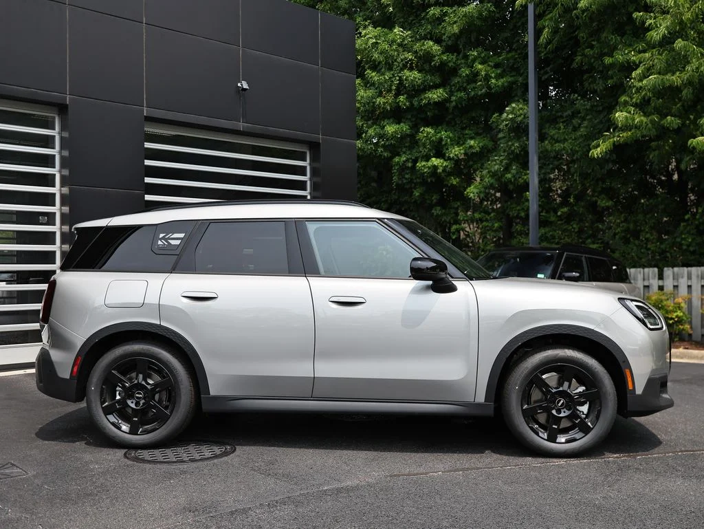 New 2027 Silver MINI Signature Plus image 4