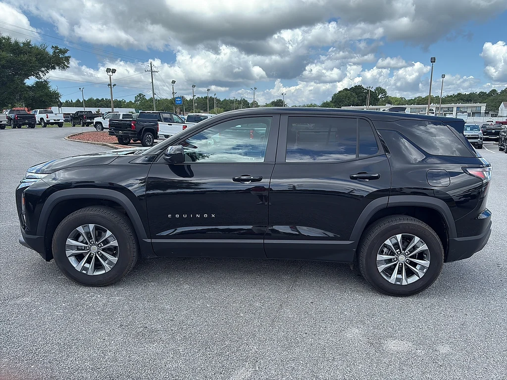 Used 2025 Mosaic Black Metallic Chevrolet  image 3