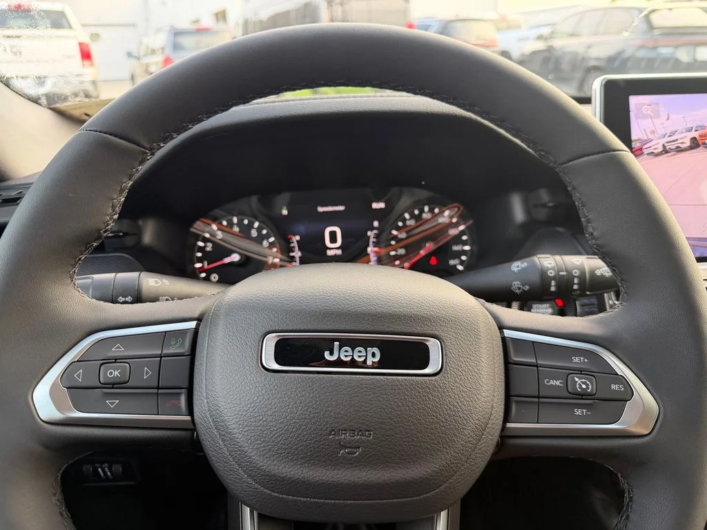 New 2026 Fathom Blue Pearl-Coat Exterior Paint Jeep Latitude image 21