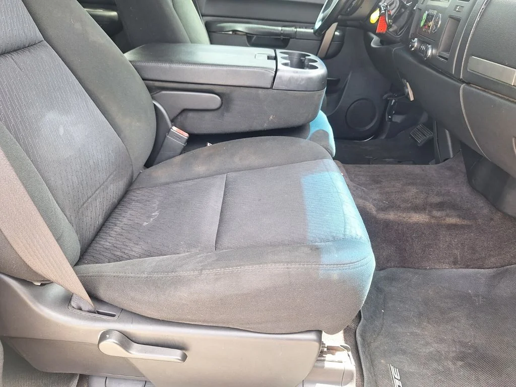 Used 2013 White GMC SLE image 22
