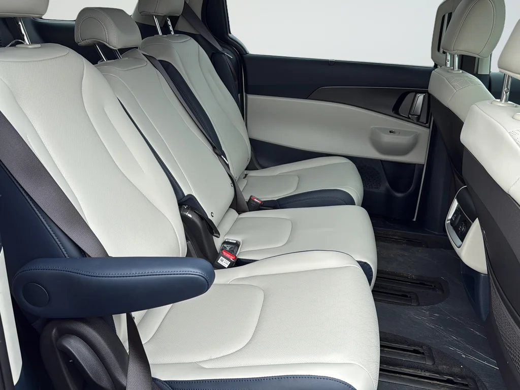 New 2026 Snow White Pearl Kia SX image 10