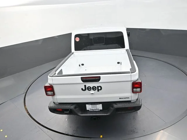 New 2026 Bright White Clear-Coat Exterior Paint Jeep Sahara image 17