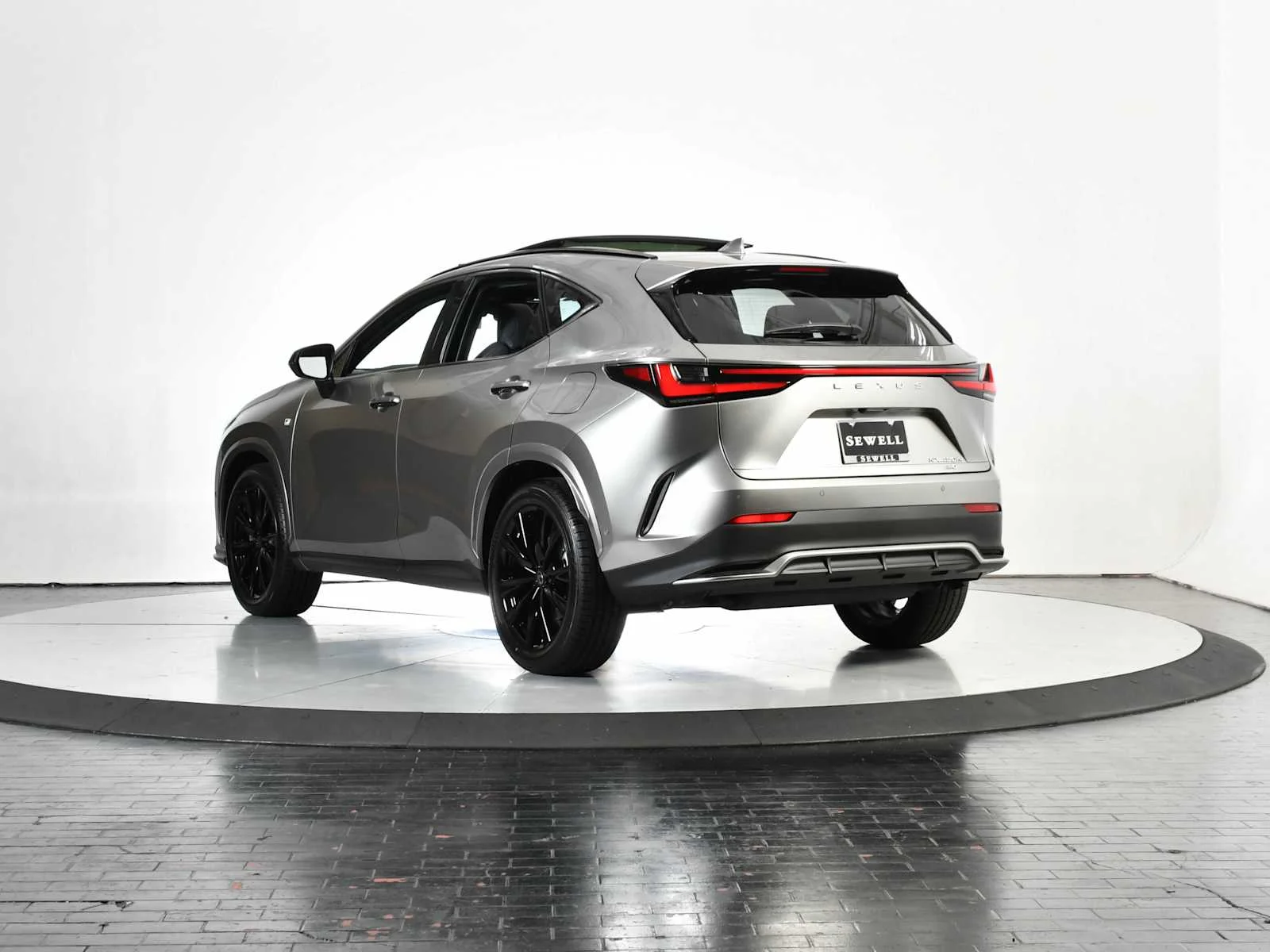 2026 Lexus NX PHEV 450h+ - Photo 4