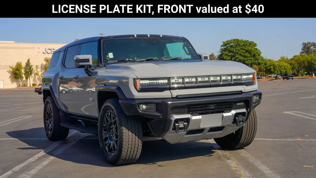 Used 2025 Meteorite Metallic (Grey) GMC 2X image 7