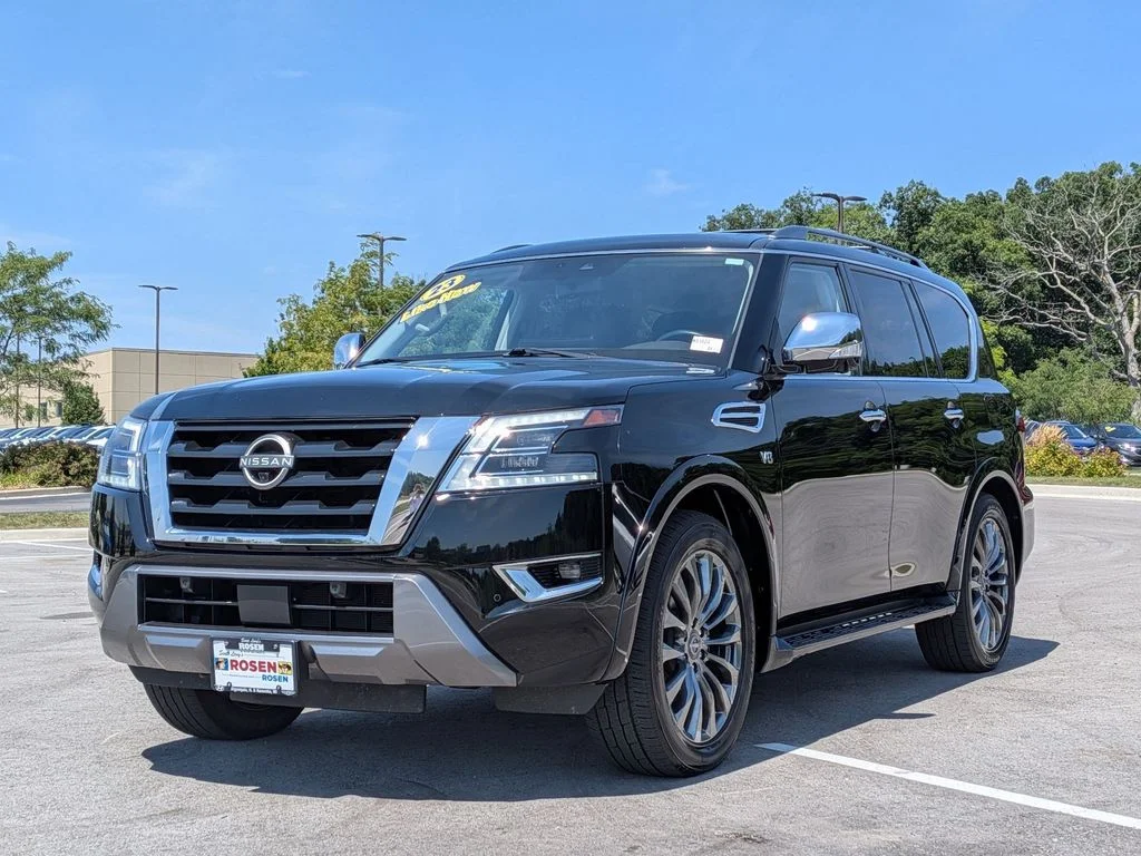 Used 2022 Black Nissan Platinum image 3