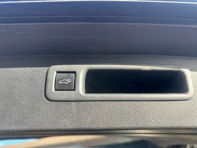Used 2021 Silver Toyota XLE image 22