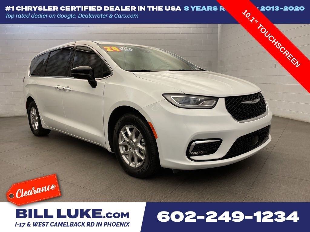 2025 Chrysler Pacifica Select's photo