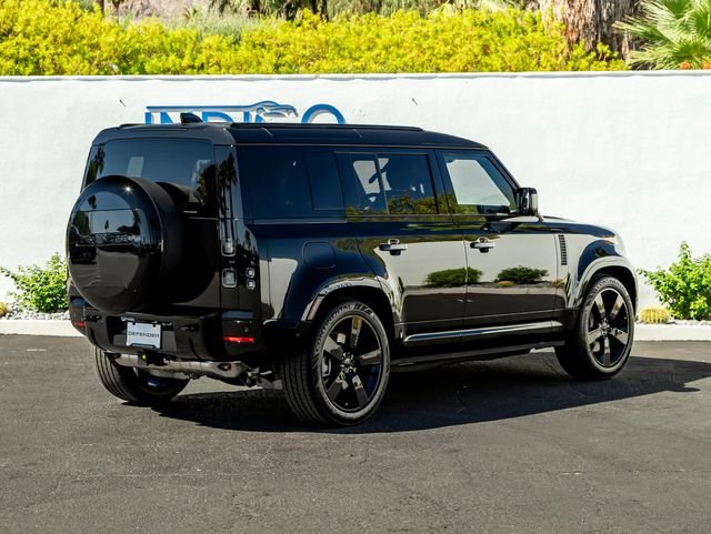 New 2026 Santorini Black Land Rover X-Dynamic SE image 6