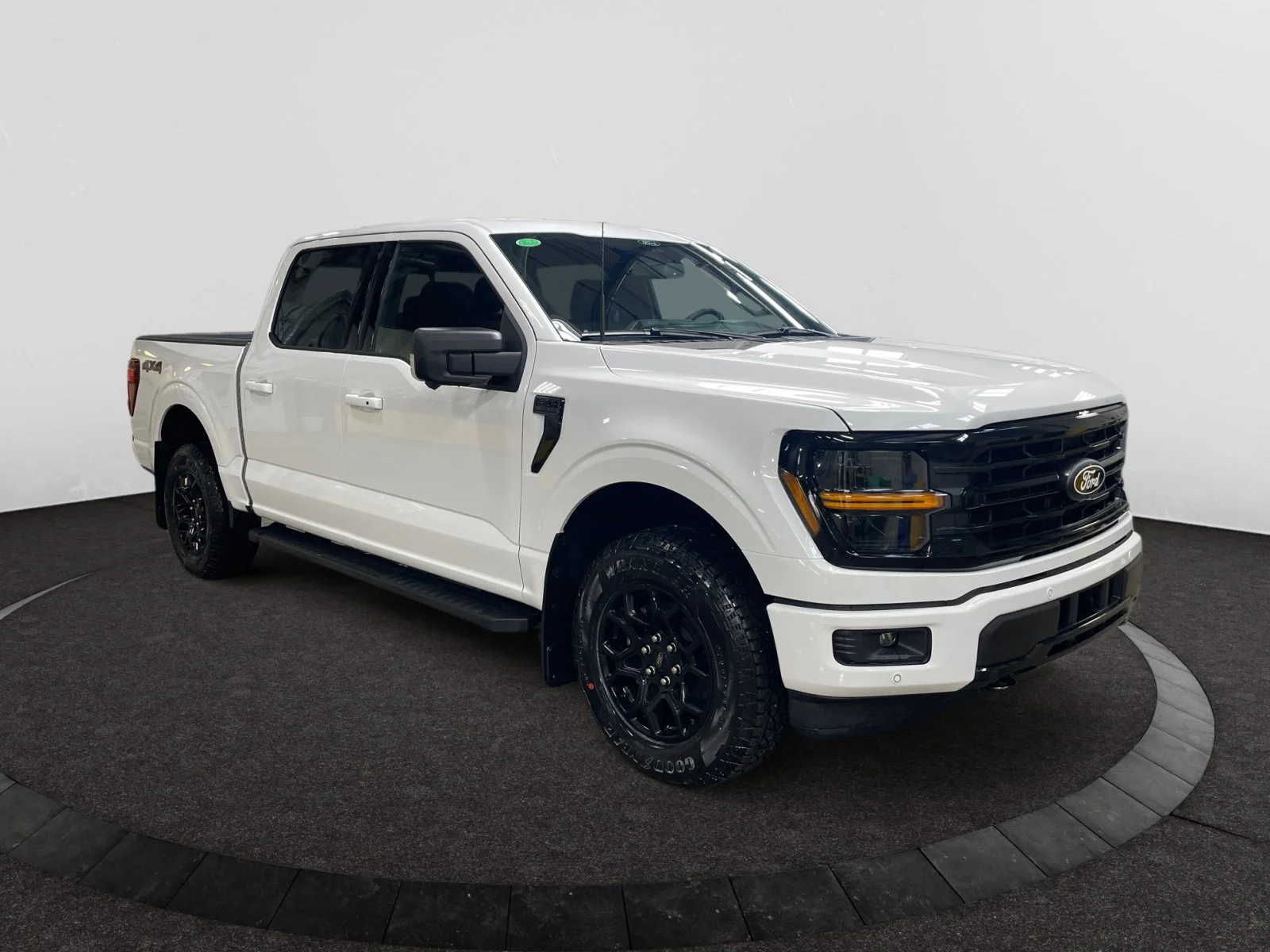 New 2026 Oxford White Ford XLT image 7