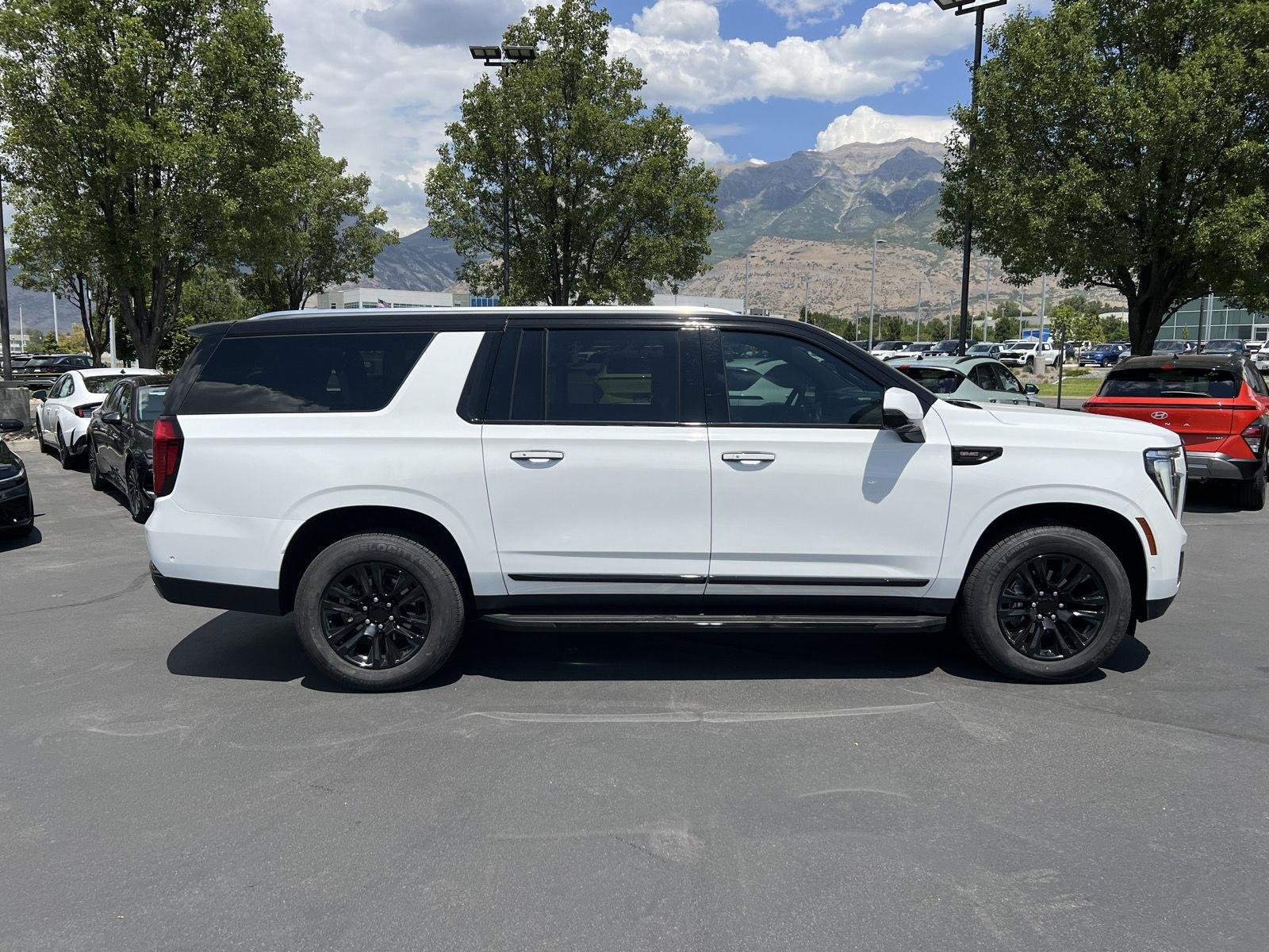 2025 GMC Yukon XL Denali - Photo 6