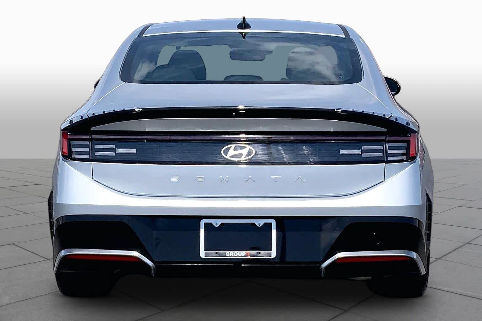 Used 2025 Aero Silver Hyundai SEL image 5