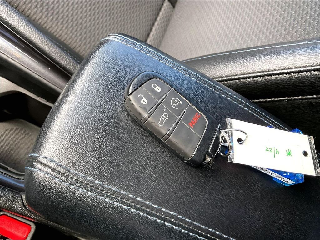 Used 2022 Laser Blue Pearlcoat Jeep Latitude image 28