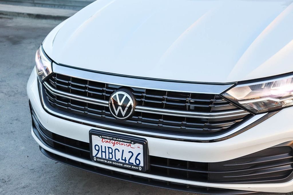 Used 2023 Opal White Pearl Volkswagen 1.5T SE image 6