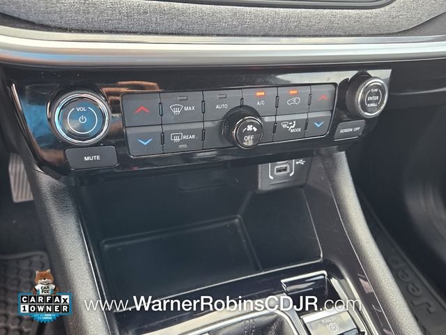 Used 2023 White Jeep Latitude image 24