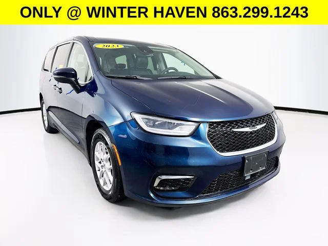2023 Chrysler Pacifica Touring L's photo