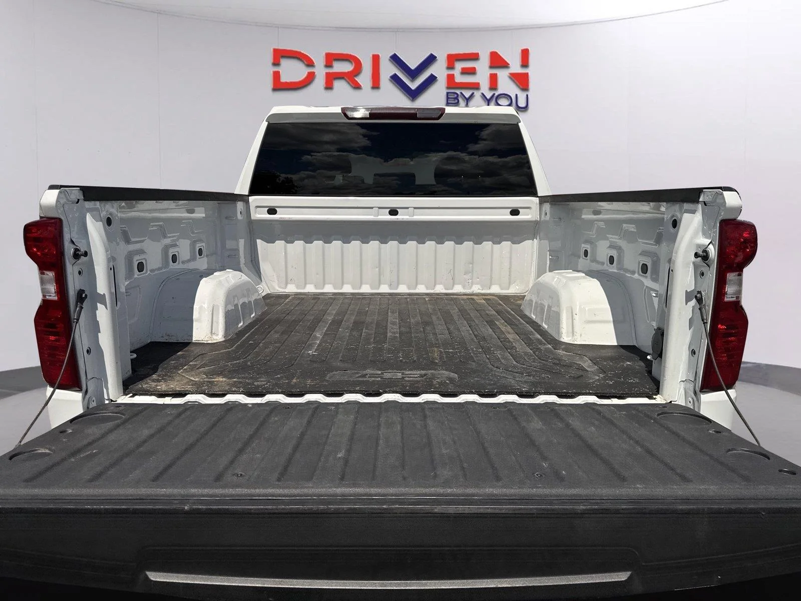 Used 2022 Summit White Chevrolet Custom image 33
