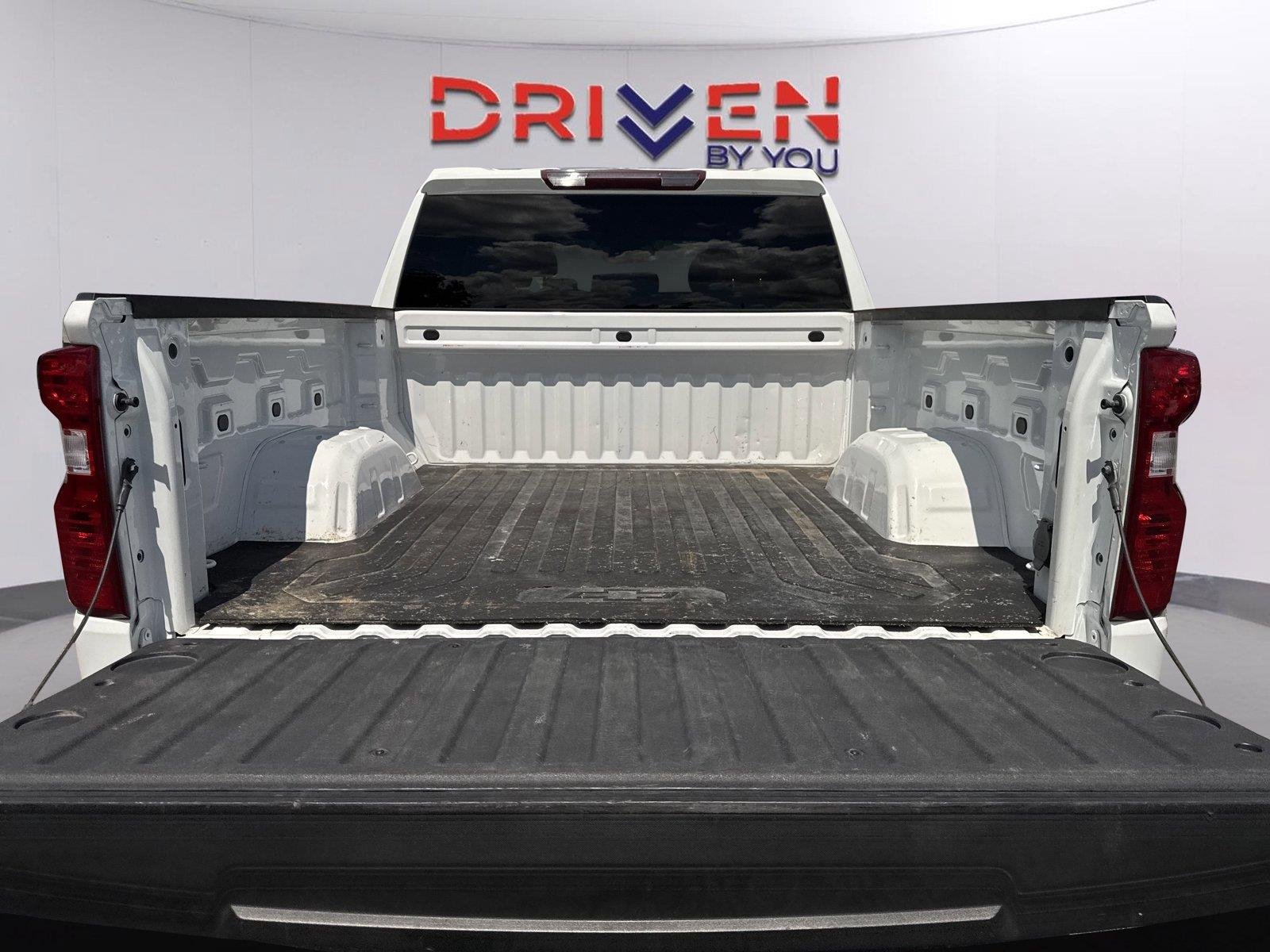 Used 2022 Summit White Chevrolet Custom image 33
