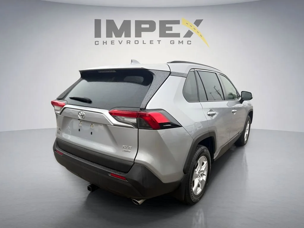 Used 2020  Toyota XLE image 5