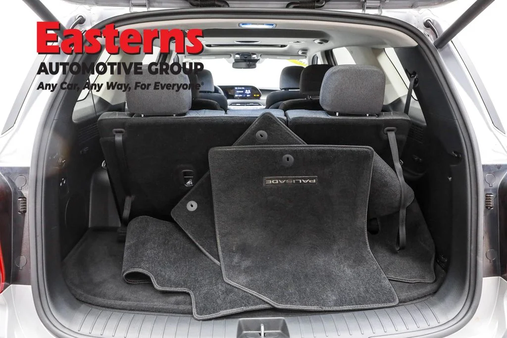 Used 2022 Silver Hyundai SEL image 9