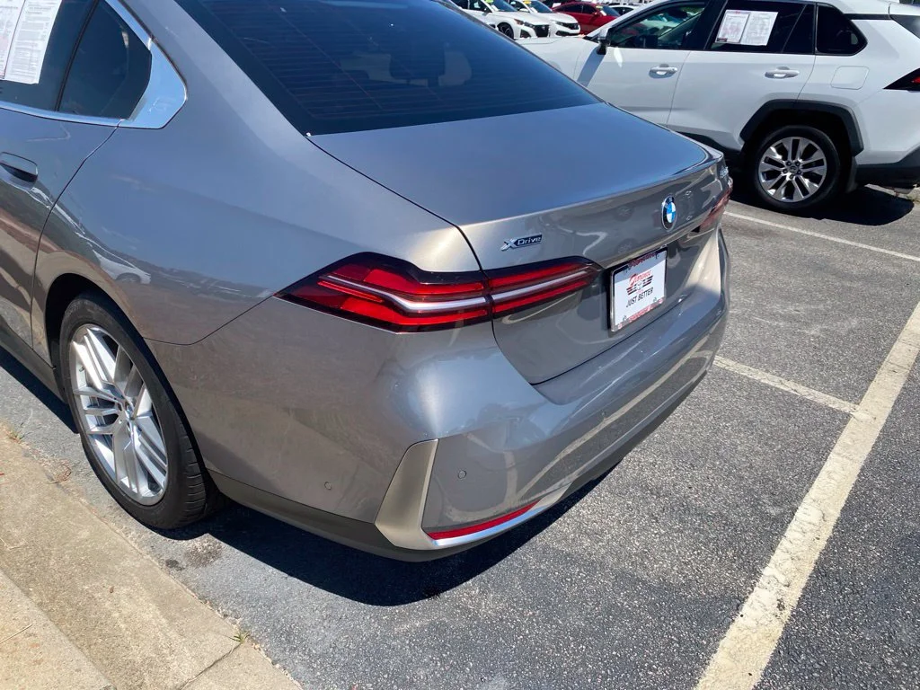 Used 2024 Gray BMW 530i xDrive image 9