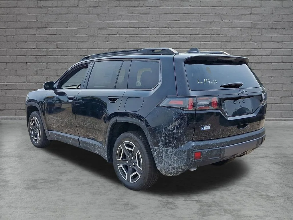 New 2026 Diamond Black Crystal Pearlcoat Jeep Laredo image 6
