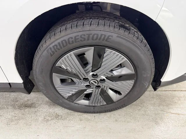 New 2025 Everest White TriCoat Nissan SL image 4