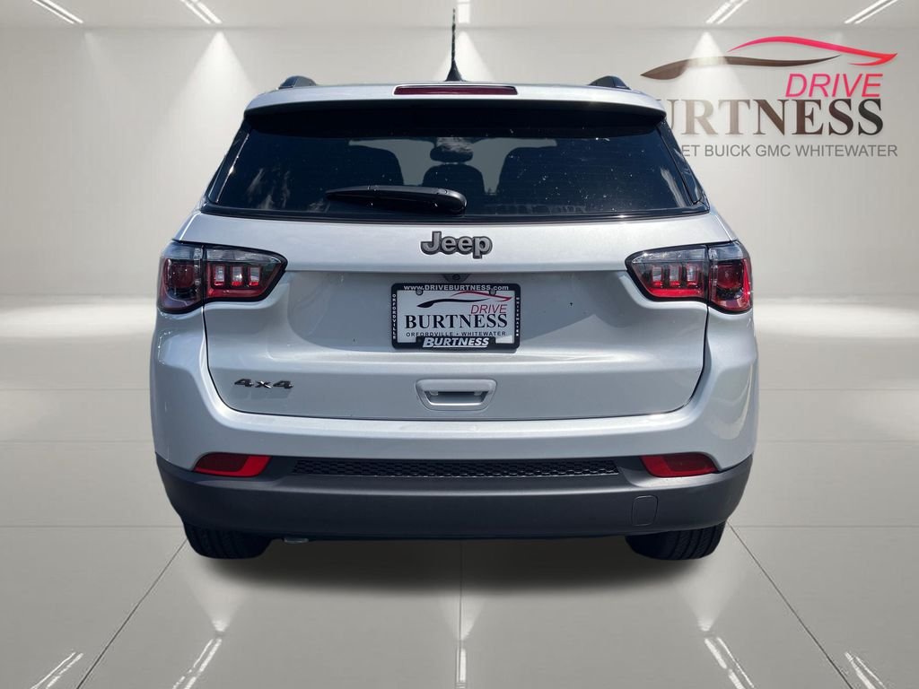 New 2026 Silver Zynith Metallic Clear-Coat Exterior Paint Jeep Latitude image 13