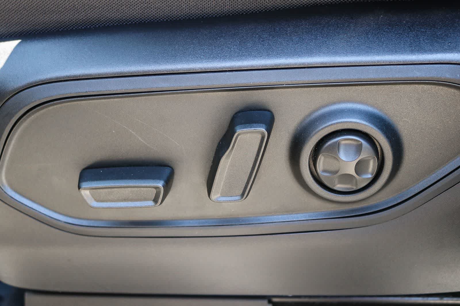 Used 2025 Diamond Black Crystal Pearlcoat Jeep Laredo X image 24