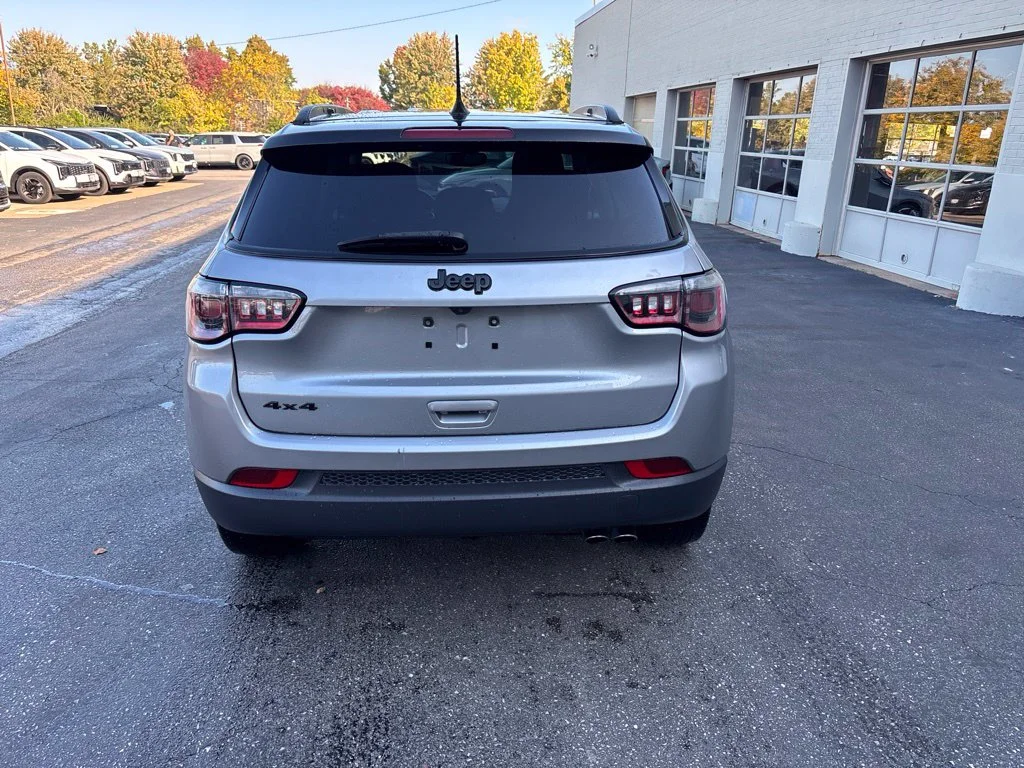 Used 2021 Billet Silver Metallic Clearcoat Jeep Latitude image 5