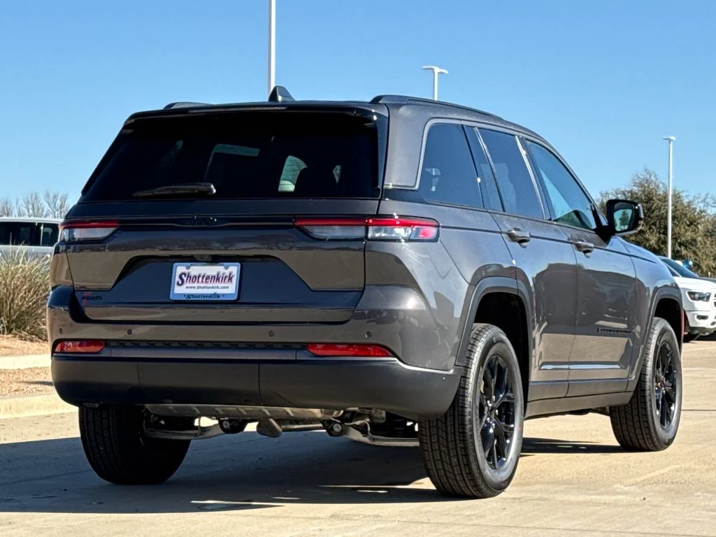 New 2026 Baltic Gray Metallic Clear-Coat Exterior Paint Jeep Altitude image 8