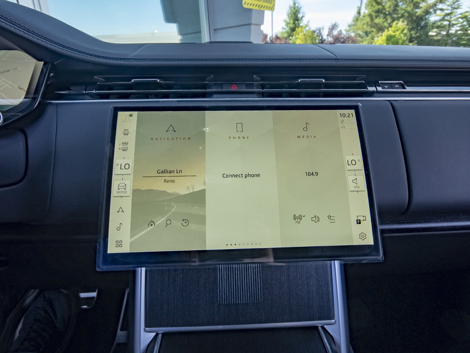 New 2026 Fuji White Land Rover Autobiography image 19