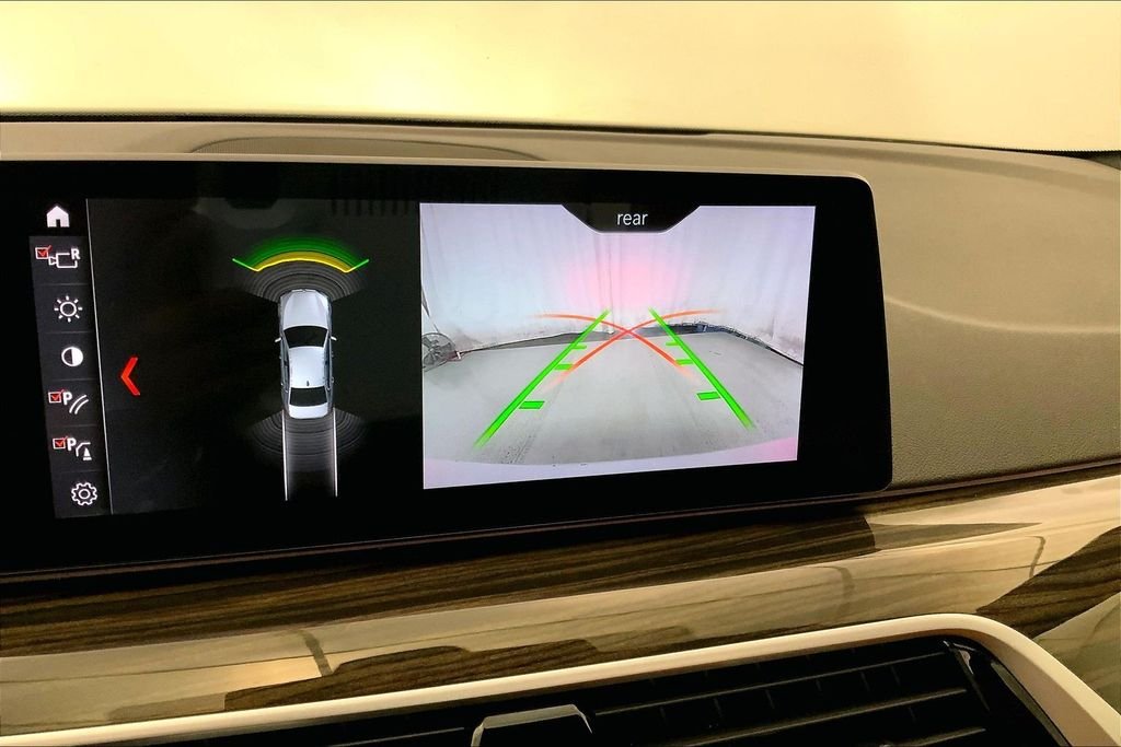 Used 2019 Mineral White Metallic BMW  image 17